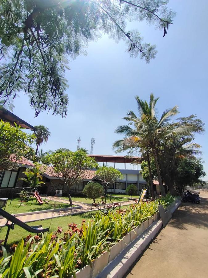 Caves County Resort Malegaon Экстерьер фото