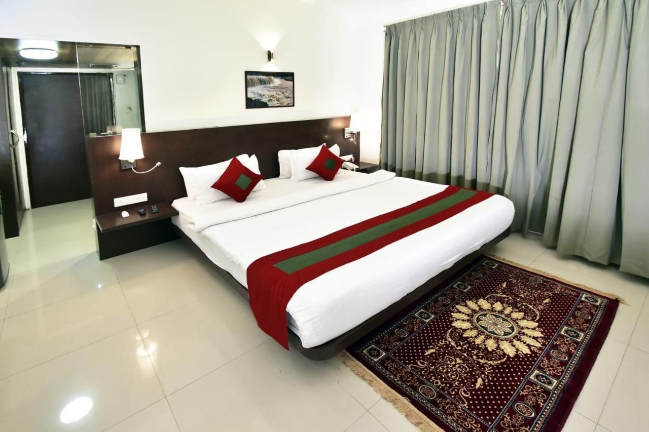 Caves County Resort Malegaon Экстерьер фото