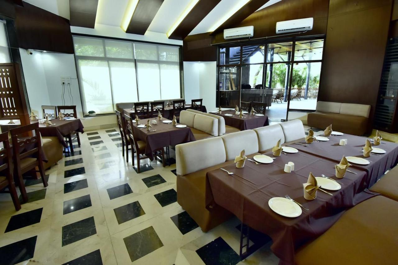 Caves County Resort Malegaon Экстерьер фото