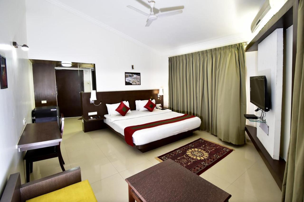 Caves County Resort Malegaon Экстерьер фото